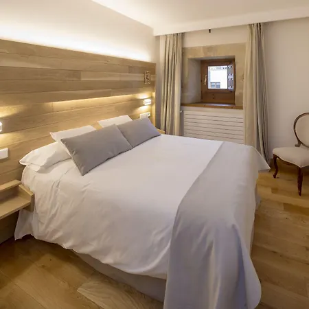 레알 콜레히아타 산 이시도로 호텔