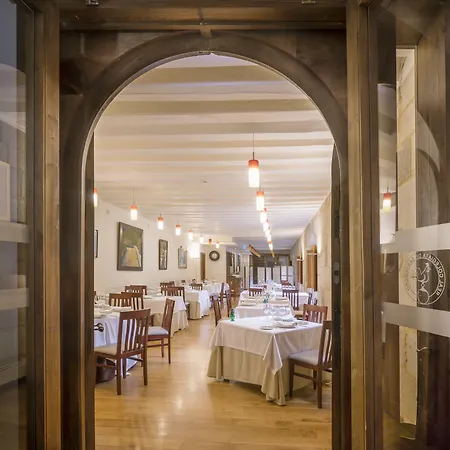 Hotel Real Colegiata San Isidoro 3*