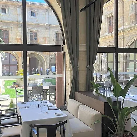Real Colegiata San Isidoro Hotel