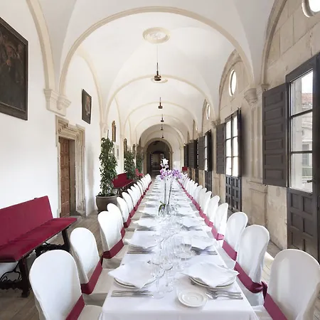 Real Colegiata San Isidoro Hotel