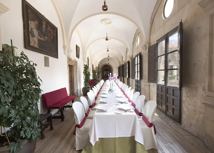 Real Colegiata San Isidoro Hotel León