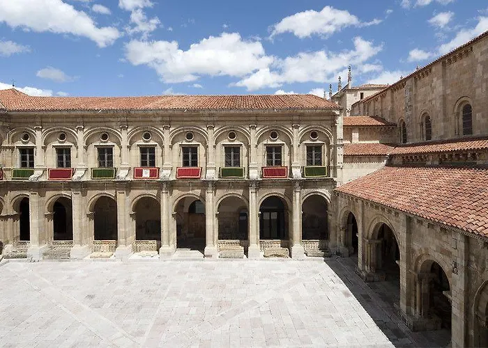 Real Colegiata San Isidoro Hotel