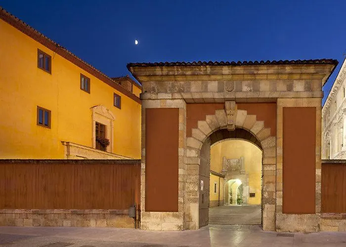 Hotel Real Colegiata San Isidoro 3*