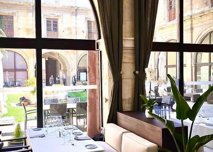 Real Colegiata San Isidoro Hotel León